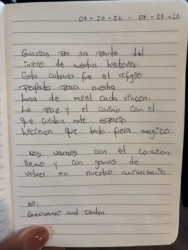 Handwritten guest journal page: 07-26-26 - 07-29-26 Gracias por ser parte del inicio de nuestra historia. Esta cabaña fue el refugio
